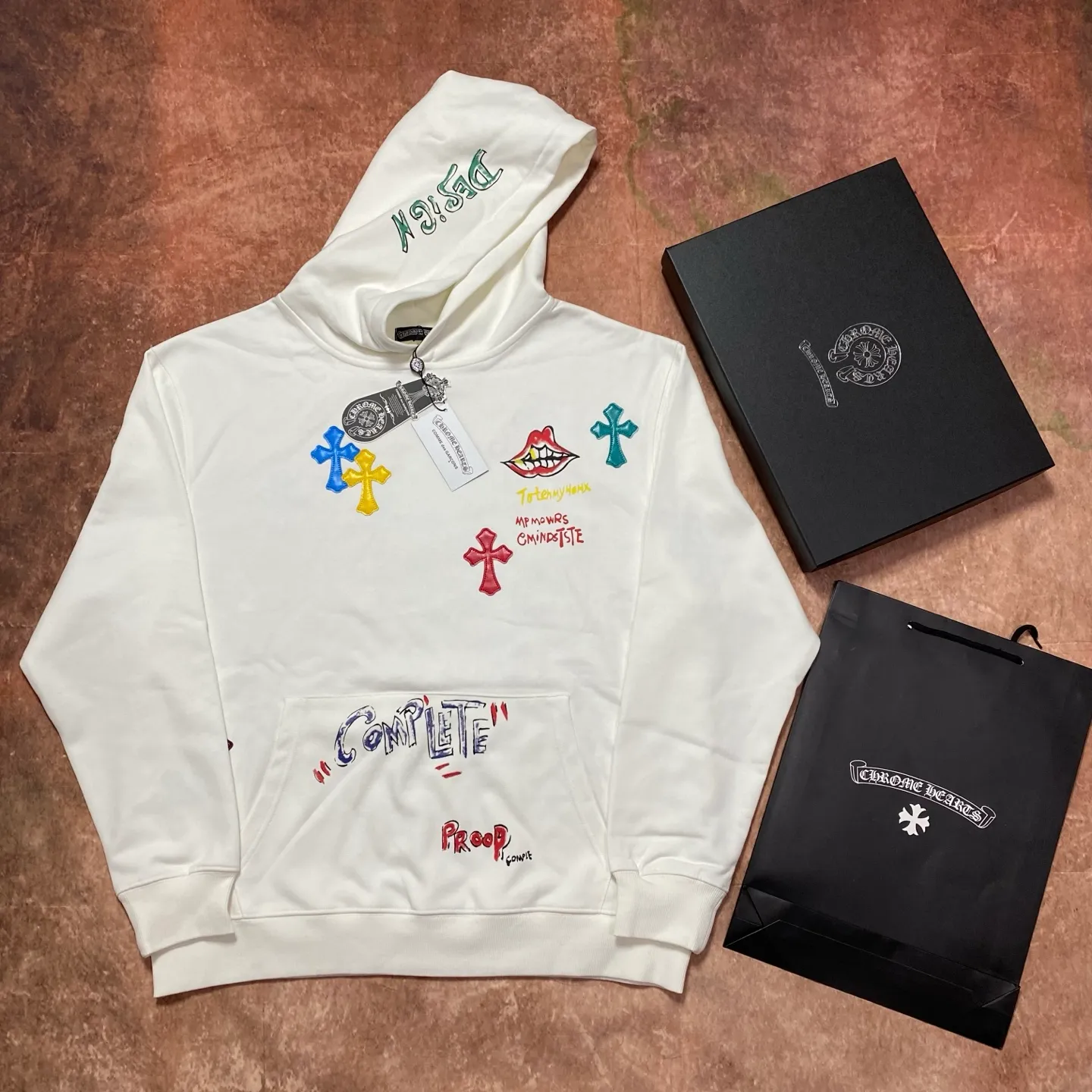 P280 Chrome Hearts Autumn and Winter CH Chrome Hearts colored cross leather Sanskrit hand-painted graffiti hooded sweatshirt A must-have for Ins celebrity couples, the same style for men and women! The highest version! ! Imported leather! ! A must-have for internet celebrities! Color: White Code: S, M, L, XL